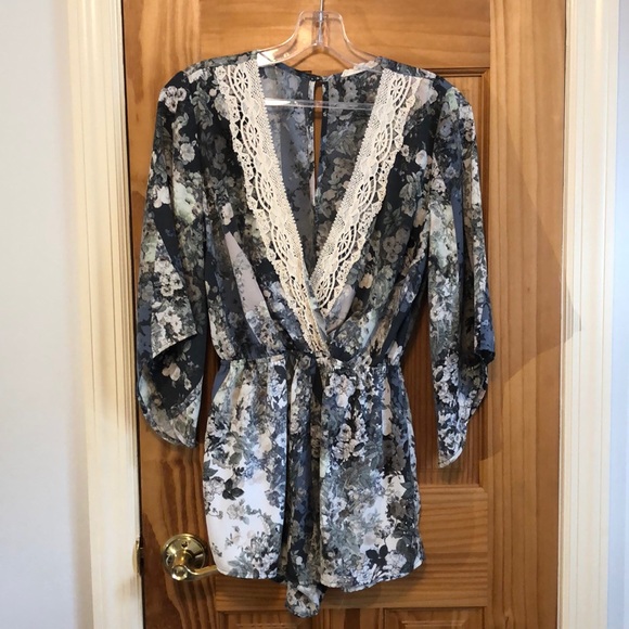 Floral print romper - Picture 1 of 4